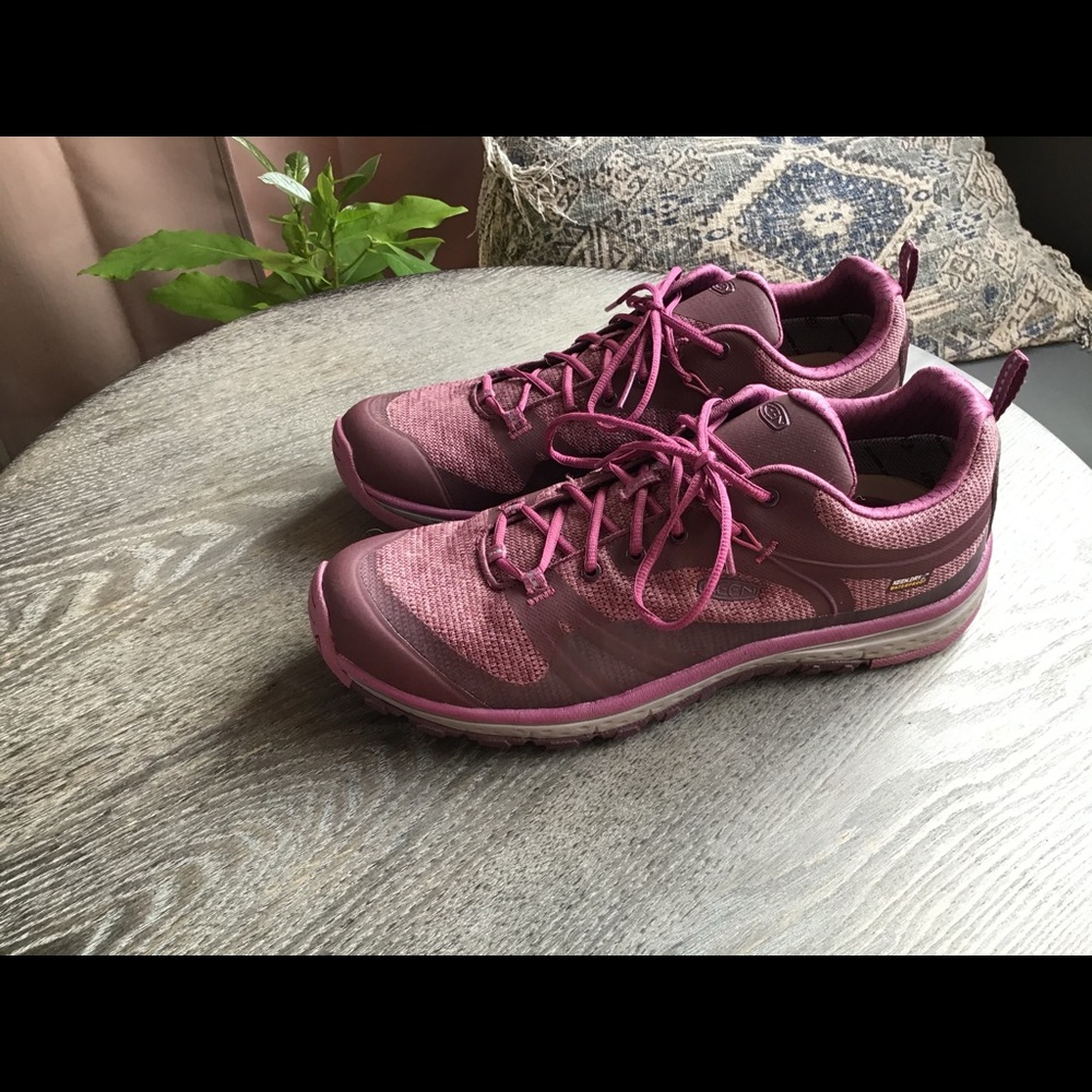 Keen US11 11 hiking waterproof shoes